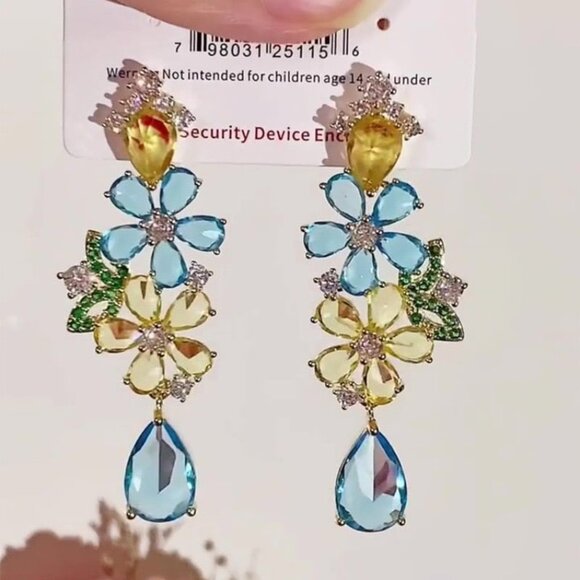 Utena flower drop butterfly earrings - Picture 2 of 7